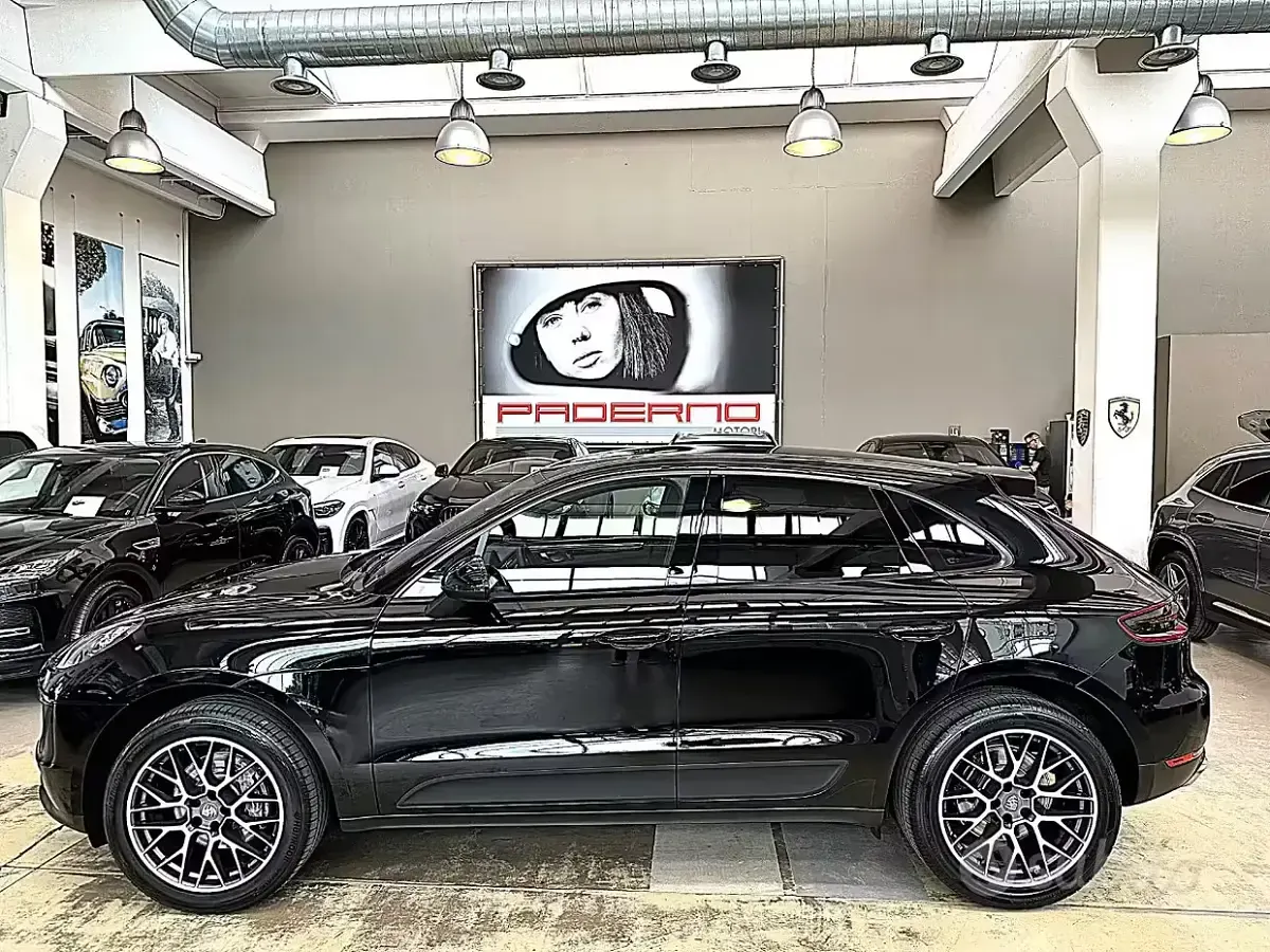 Usata Porsche Macan 252 CV (185 kW) 2018 Deep black SUV