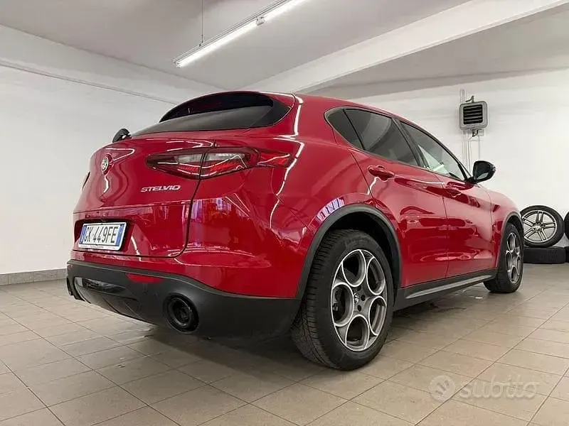 Usata Alfa Romeo Stelvio Sprint 160 CV (117 kW) 2022 Rosso SUV