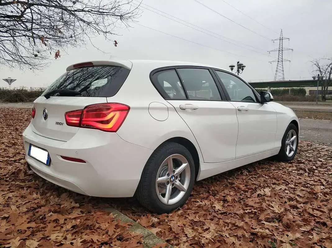 Usata BMW 120 Advantage 184 CV (135 kW) 2017 Bianco Utilitaria