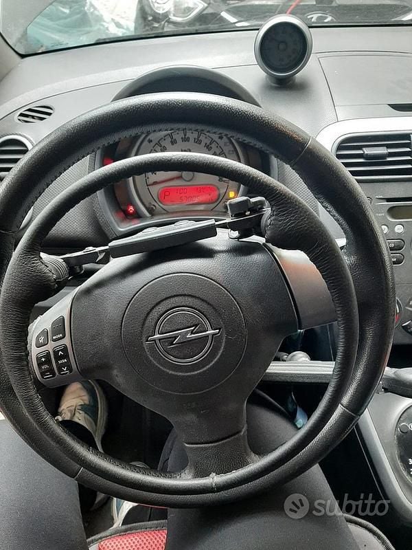 Usata Opel Agila 94 CV (69 kW) 2011 Utilitaria