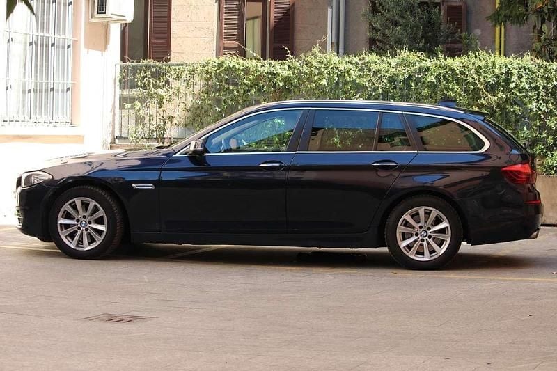 Usata BMW 520 Comfort Edition 190 CV (139 kW) 2015 Blu/azzurro Station wagon