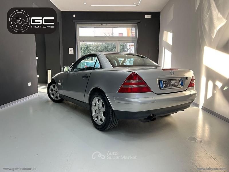 Usata Mercedes SLK200 192 CV (141 kW) 2000 Argento Cabrio
