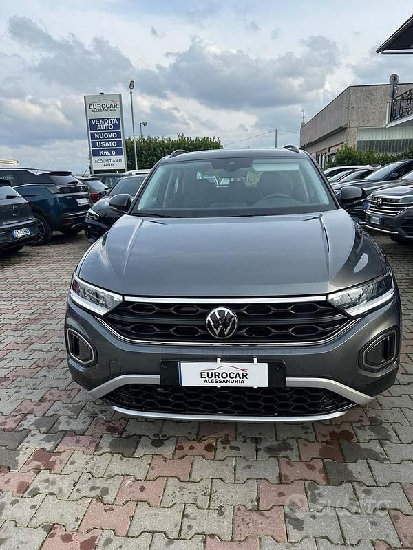 Usata VW T-Roc Life 150 CV (110 kW) 2023 Grigio SUV