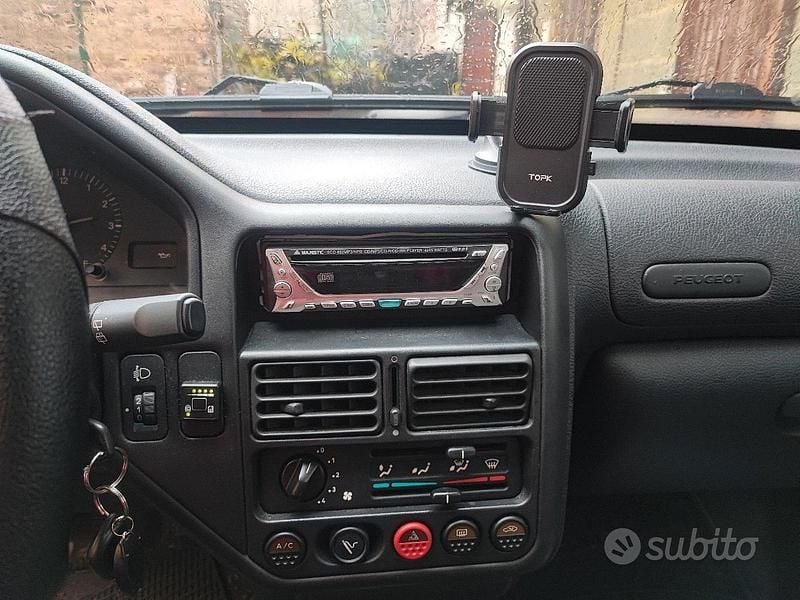 Usata Peugeot 106 60 CV (44 kW) 1998 Blu Utilitaria