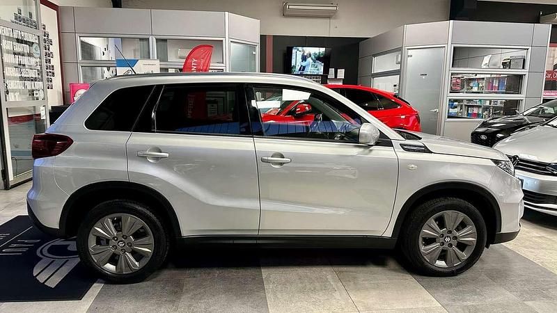 Second-hand Suzuki Vitara Cool 129 CP (94 kW) 2023 Argintiu Berlinǎ