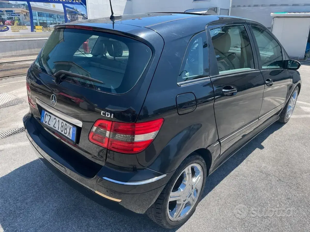 Usata Mercedes B200 140 CV (102 kW) 2005 Nero Monovolume
