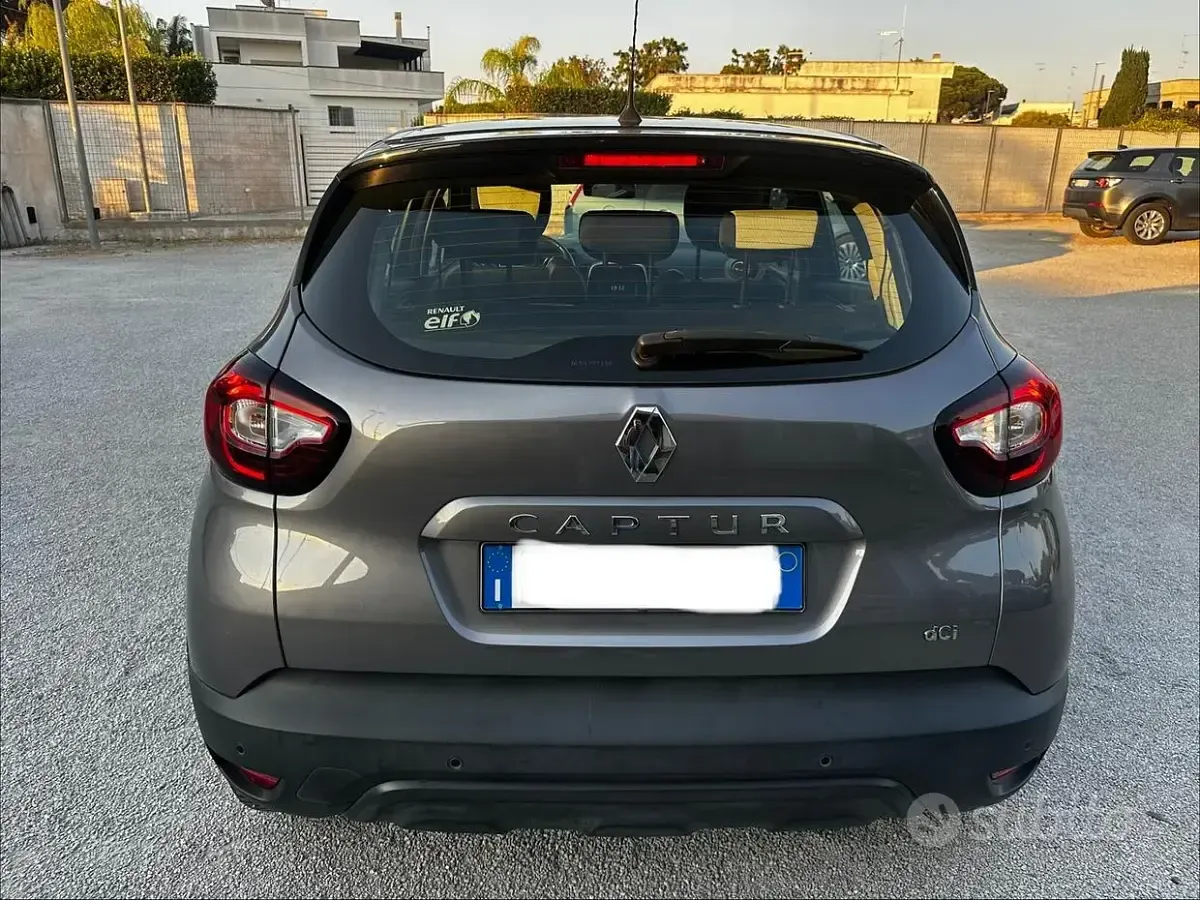 Usata Renault Captur Life 90 CV (66 kW) 2017 Grigio SUV