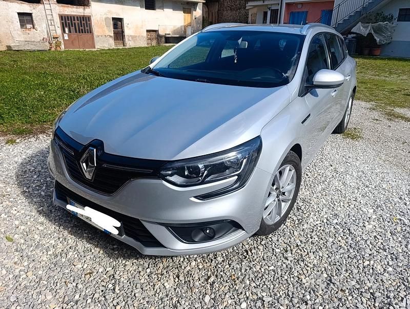 Grigio Usata 2017 Renault Mégane GrandTour Station wagon | 10.000 € (Buon prezzo) - Immagine 1/4