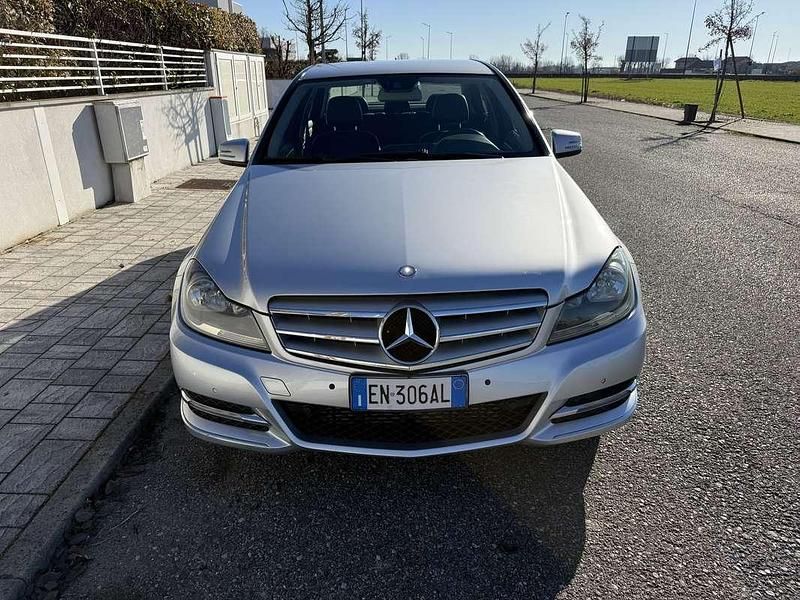 Usata 2011 Mercedes C220 Avantgarde Berlina | 8500 € (Buon prezzo) - Immagine 1/4