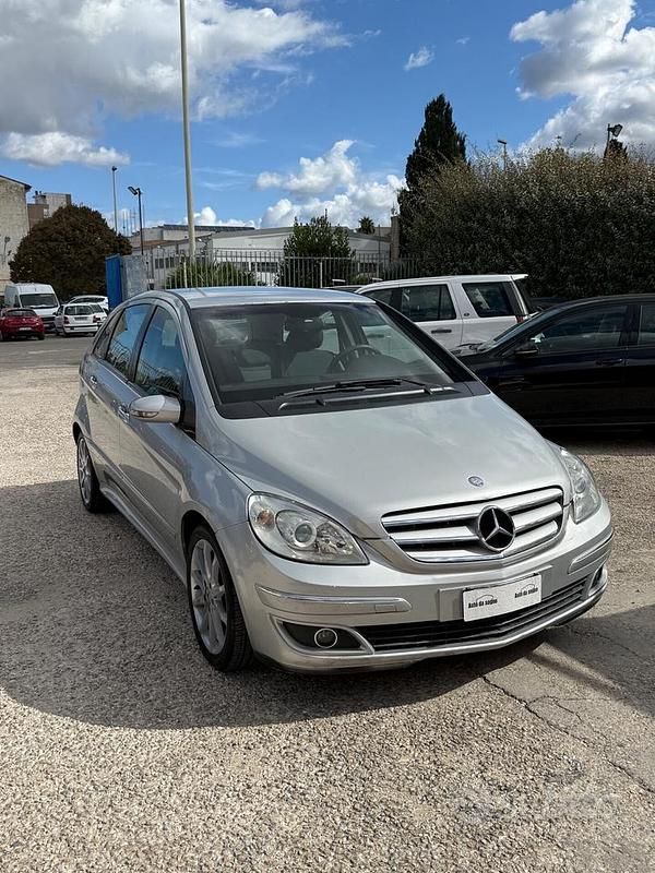 Usata Mercedes B180 140 CV (102 kW) 2005 Nero Monovolume
