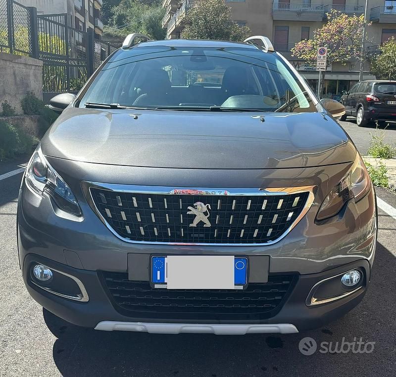 Usata Peugeot 2008 99 CV (72 kW) 2019 Grigio SUV
