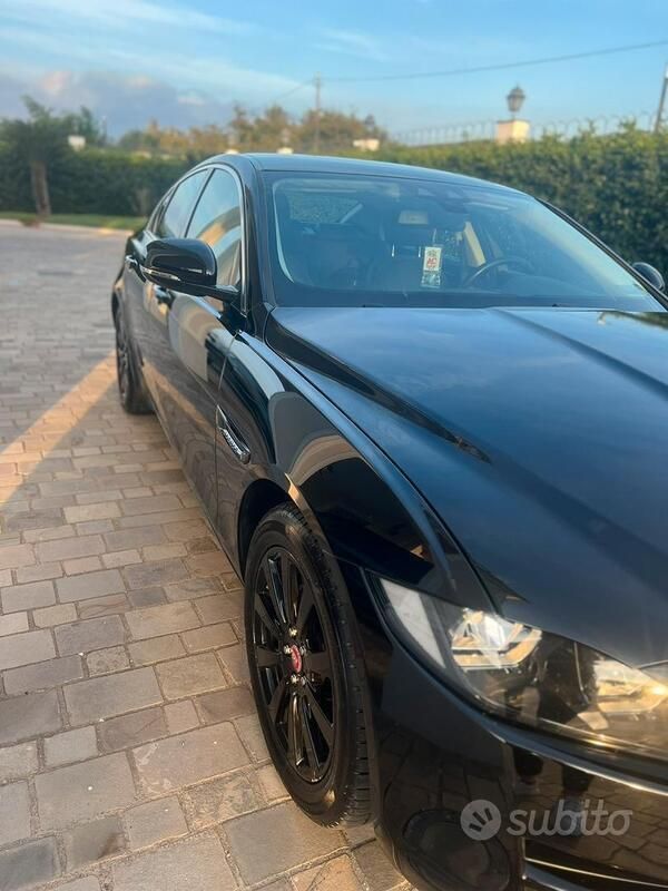 Usata Jaguar XE 180 CV (132 kW) 2018 Nero Berlina