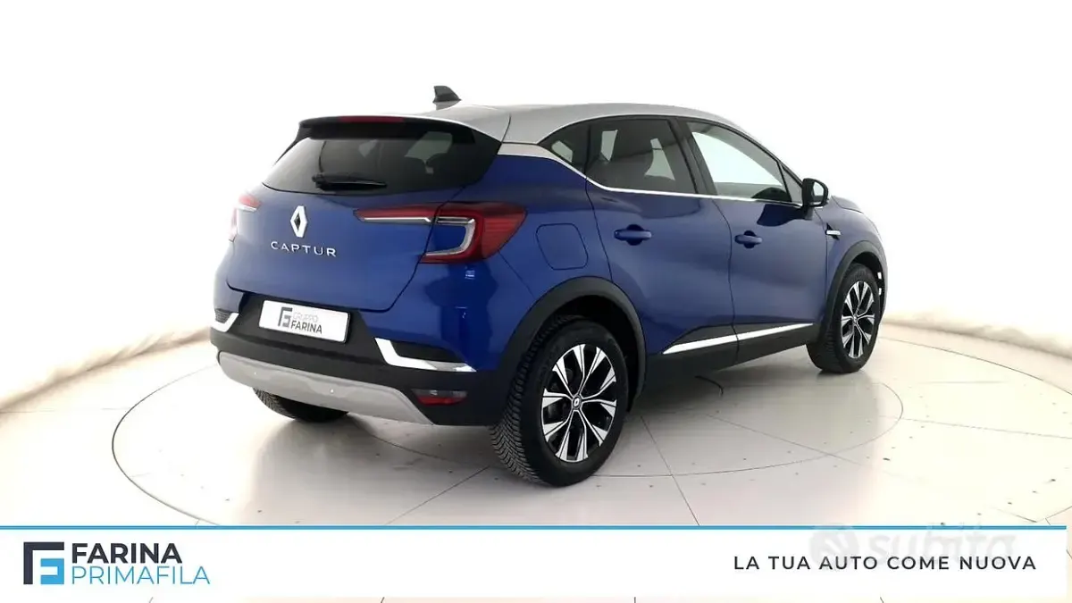 Usata Renault Captur Techno 91 CV (66 kW) 2024 Blu tetto grigio chiaro SUV
