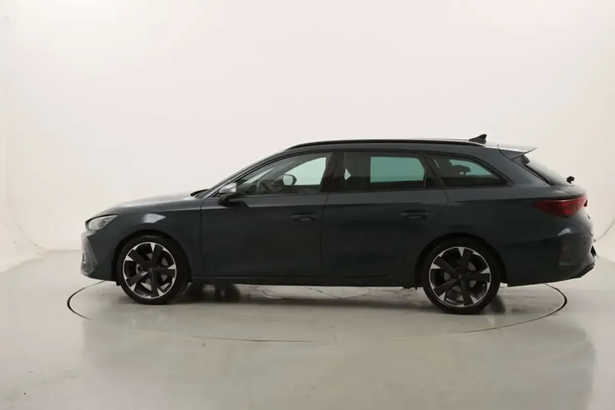 Usata Cupra Leon 150 CV (110 kW) 2025 Blu Station wagon