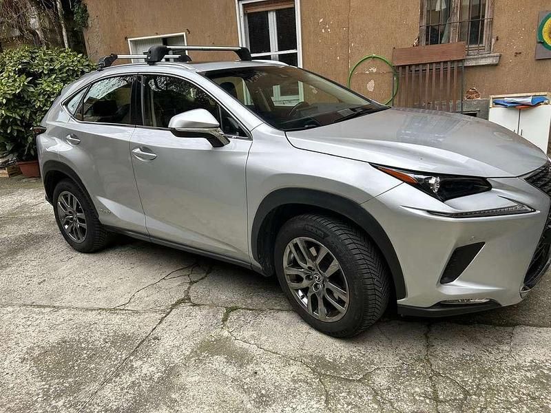 Usata Lexus NX300h Executive Line 155 CV (114 kW) 2018 Argento SUV