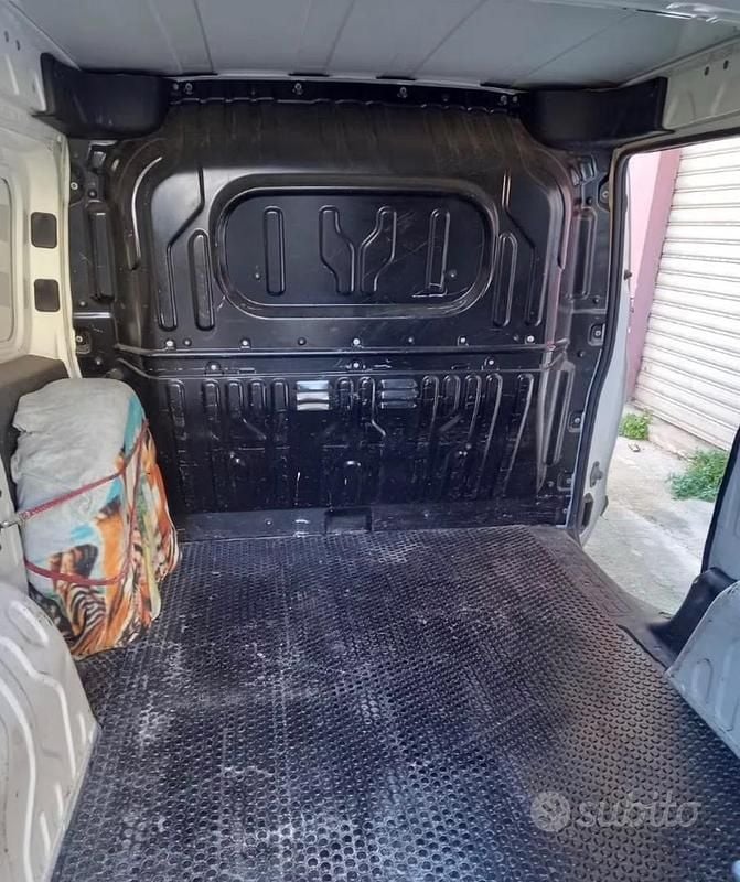 Usata Fiat Doblò 69 CV (50 kW) 2010 Bianco Monovolume