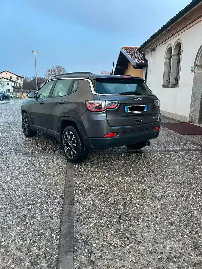 Usata Jeep Compass 120 CV (88 kW) 2017 Grigio SUV