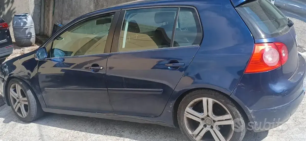 Usata VW Golf IV 105 CV (77 kW) 2005 Blu Berlina