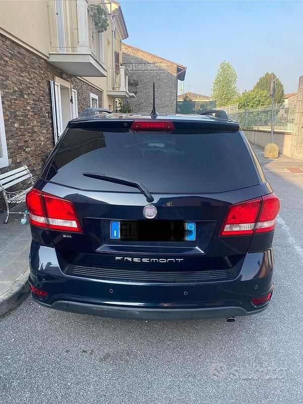 Usata Fiat Freemont 170 CV (125 kW) 2011 Blu SUV