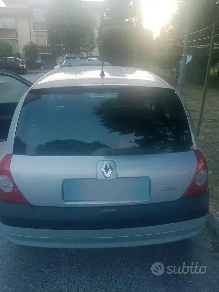 Usata Renault Clio 75 CV (55 kW) 2001 Grigio Berlina