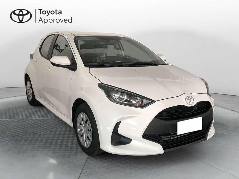 Nuova Toyota Yaris Hybrid Active 92 CV (67 kW) 2025 Bianco Berlina