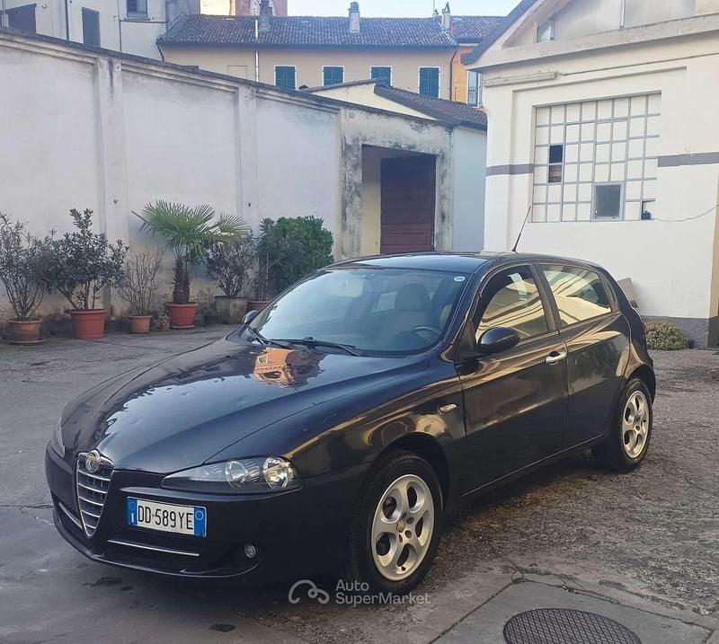 Usata Alfa Romeo 147 120 CV (88 kW) 2006 Nero Utilitaria
