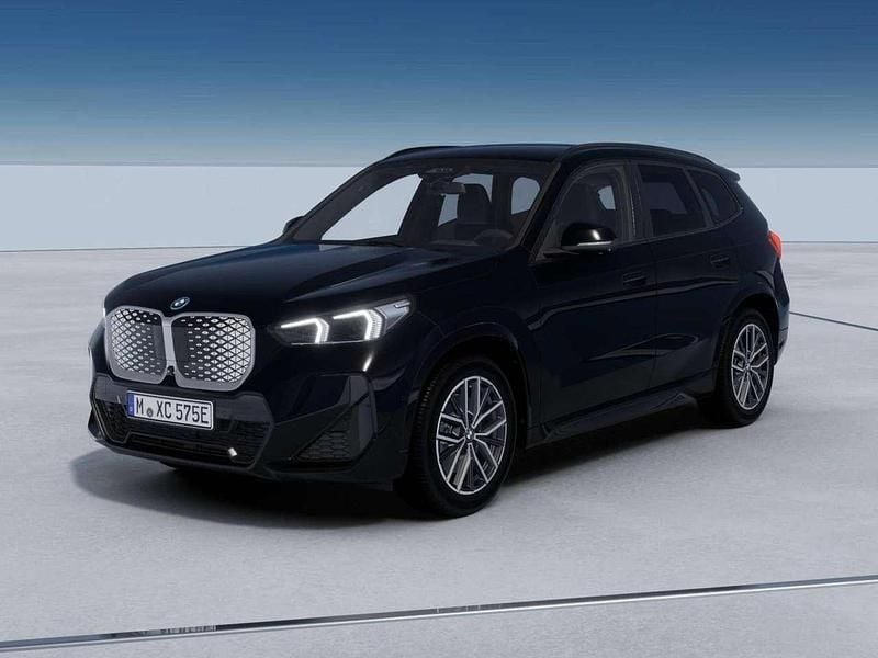 Black sapphire Nuova 2025 BMW iX1 M Sport SUV | 48.338 € (Molto cara) - Immagine 1/4