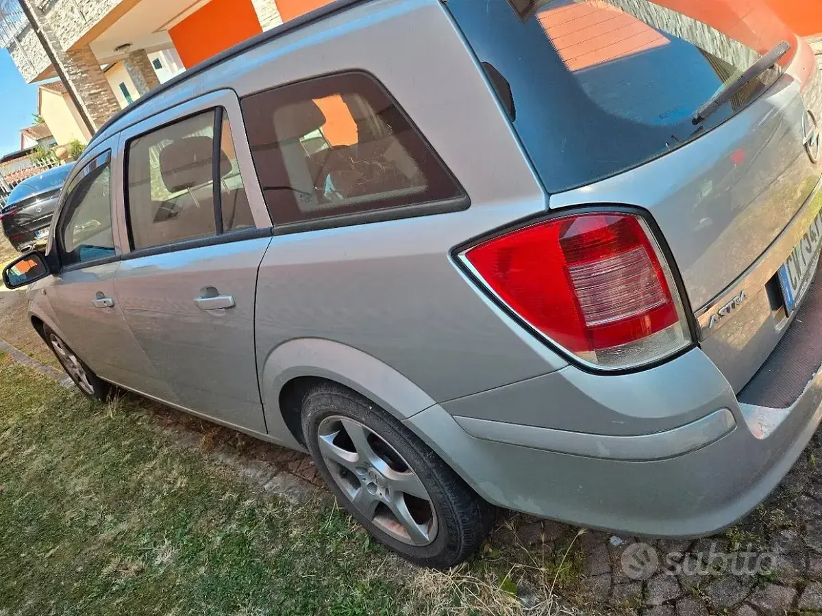Usata Opel Astra 101 CV (74 kW) 2005 Grigio Station wagon