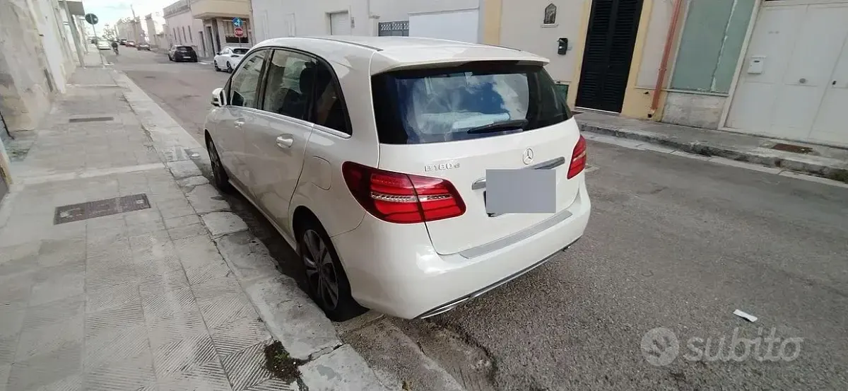 Usata Mercedes B180 109 CV (80 kW) 2019 Bianco Monovolume