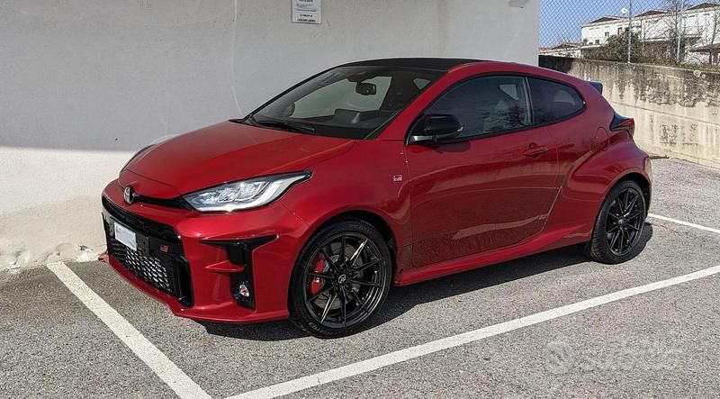 Usata Toyota Yaris 261 CV (191 kW) 2024 Rosso Utilitaria