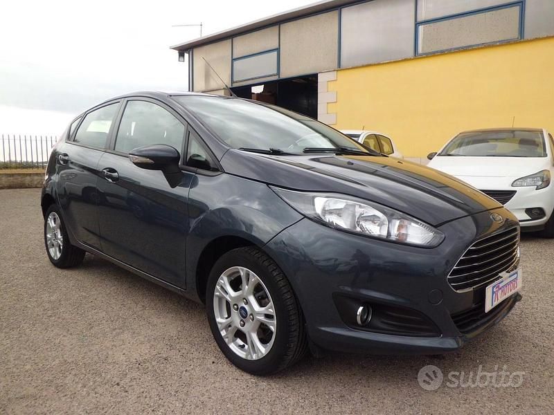 Usata Ford Fiesta 97 CV (71 kW) 2013 Verde Utilitaria
