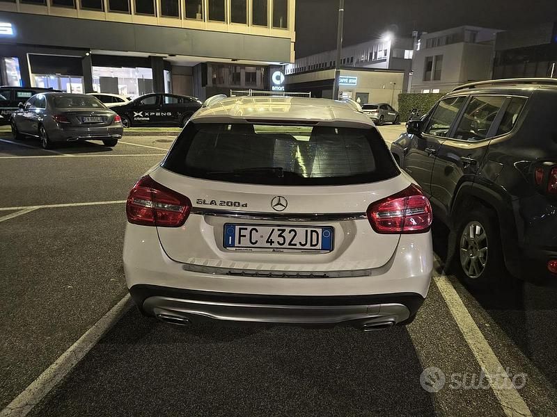 Usata Mercedes GLA200 136 CV (100 kW) 2016 Bianco SUV