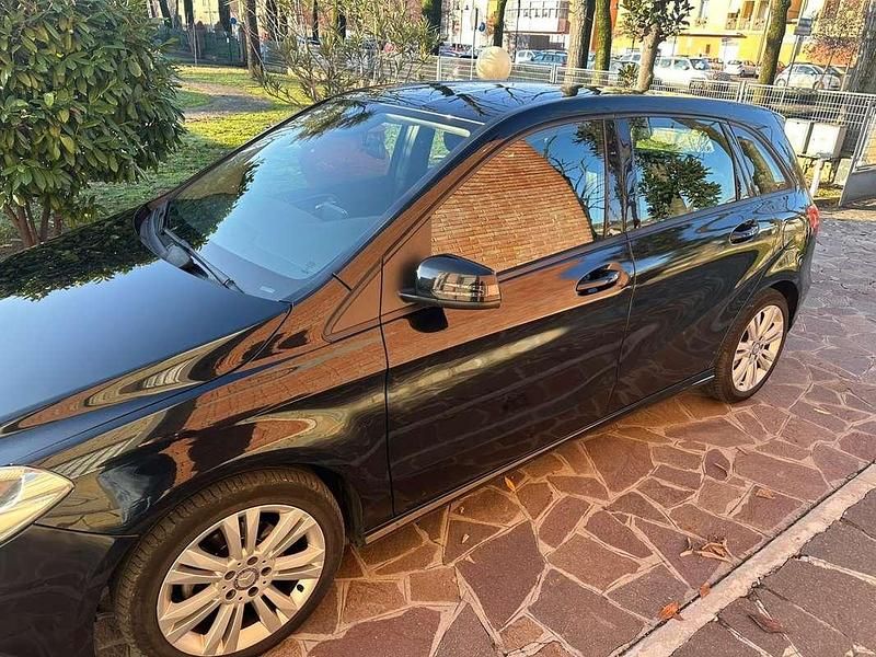 Usata Mercedes B180 Business 109 CV (80 kW) 2017 Monovolume