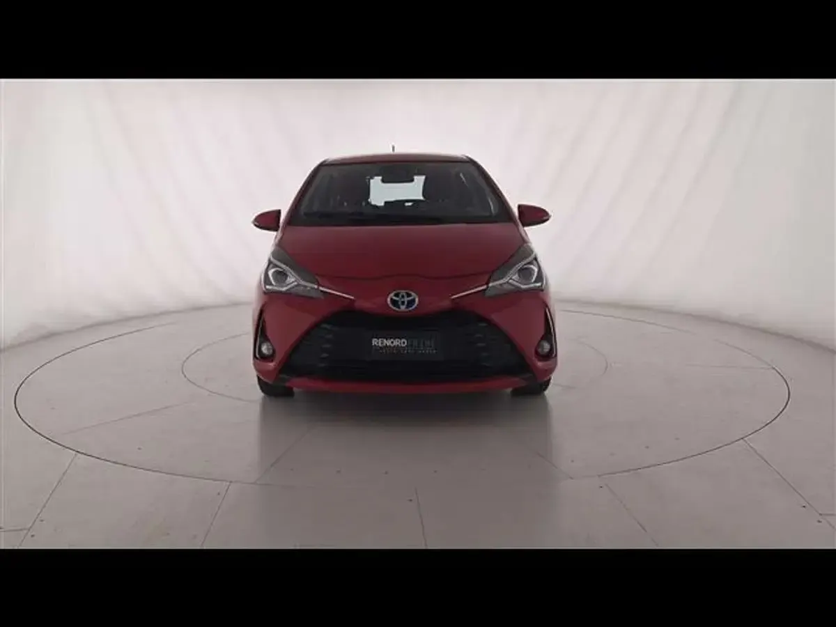 Usata Toyota Yaris Hybrid Active 73 CV (53 kW) 2018 Rosso Berlina