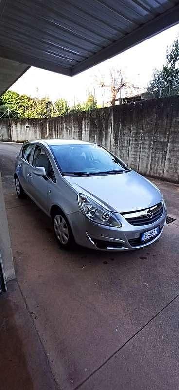 Grigio Usata 2008 Opel Corsa Club Tre volumi | 3000 € (Buon prezzo) - Immagine 1/4