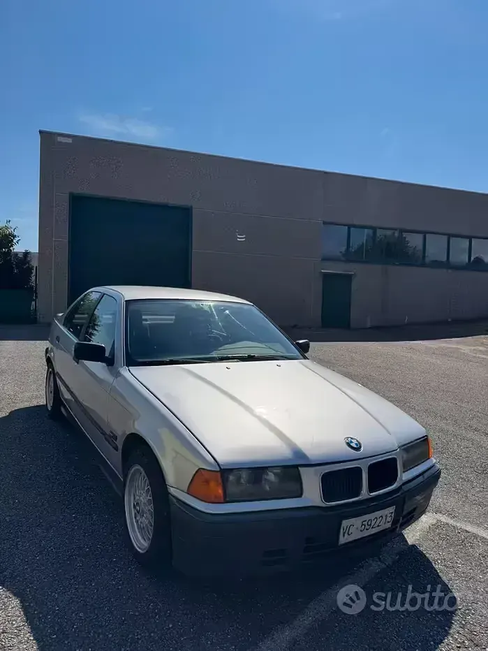 Usata BMW 318 113 CV (83 kW) 1991 Grigio Berlina