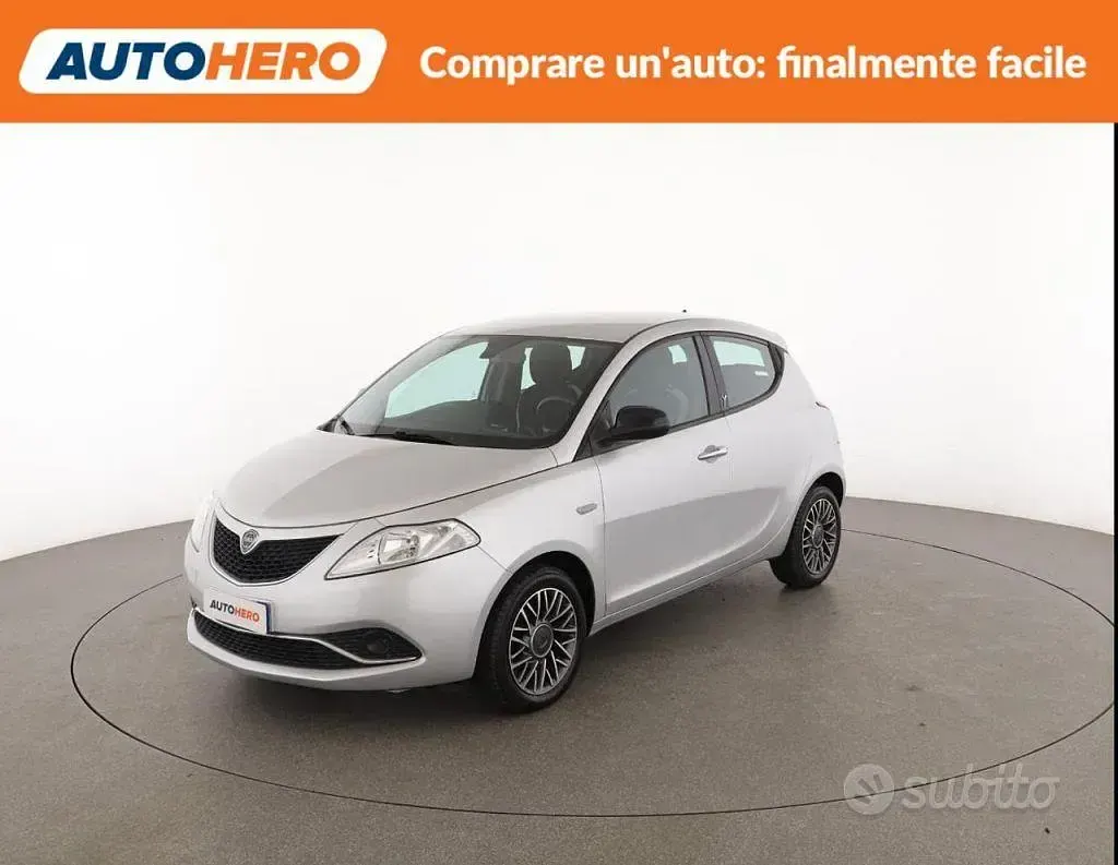 Usata Lancia Ypsilon 69 CV (50 kW) 2016 Grigio Utilitaria