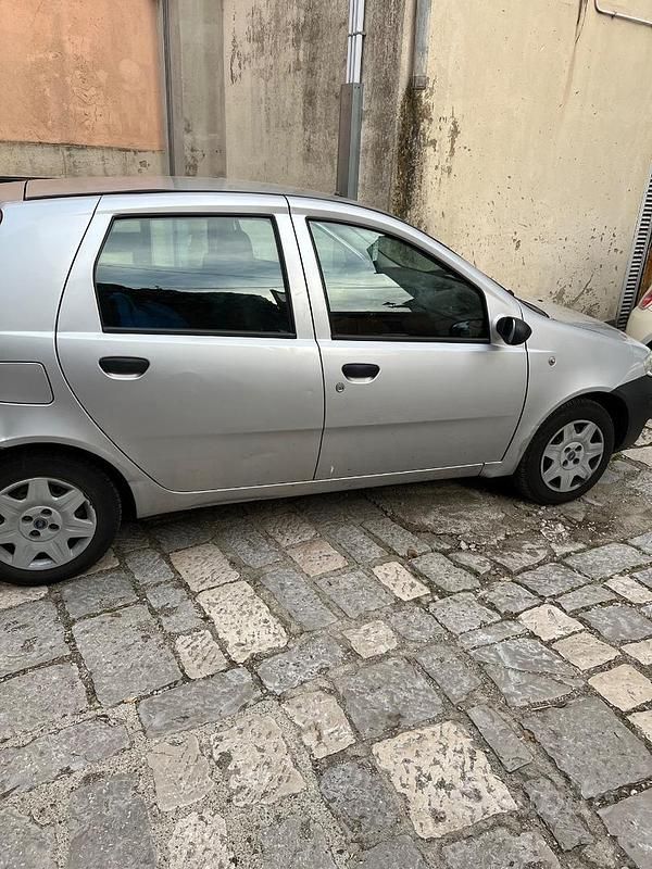 Usata Fiat Punto 69 CV (50 kW) 2006 Grigio Utilitaria