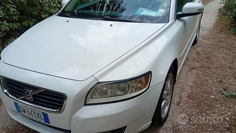 Bianco Usata 2009 Volvo V50 Momentum Station wagon | 1700 € (Super prezzo) - Immagine 1/4