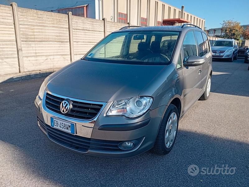 Grigio Usata 2010 VW Touran Trendline Monovolume | 5700 € (Ottimo prezzo) - Immagine 1/4