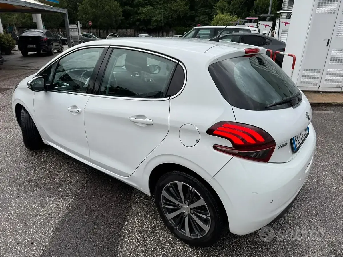 Usata Peugeot 208 2017 Bianco Utilitaria
