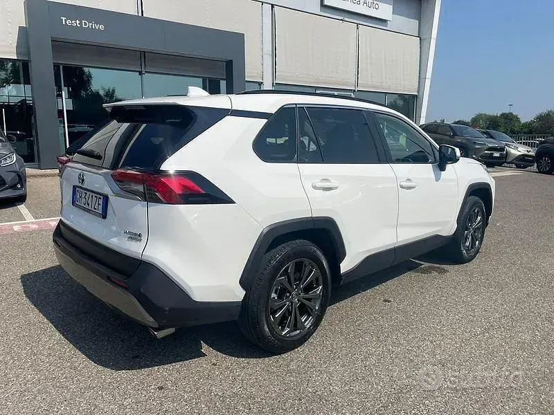Usata Toyota RAV4 Hybrid 222 CV (163 kW) 2022 Bianco SUV