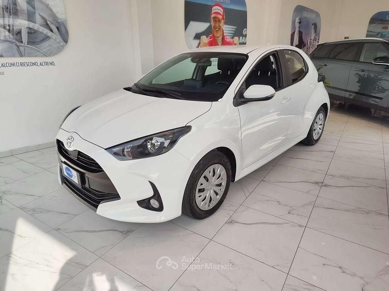 Usata Toyota Yaris Active 72 CV (52 kW) 2023 Super white Utilitaria