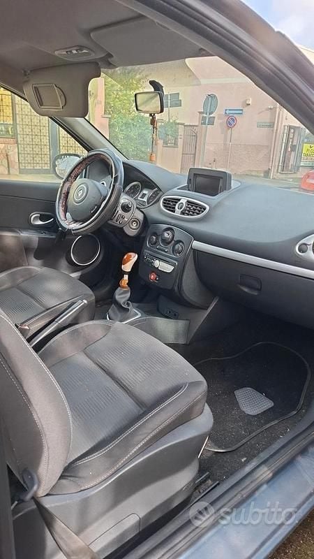 Usata Renault Clio II 65 CV (47 kW) 2003 Grigio Berlina