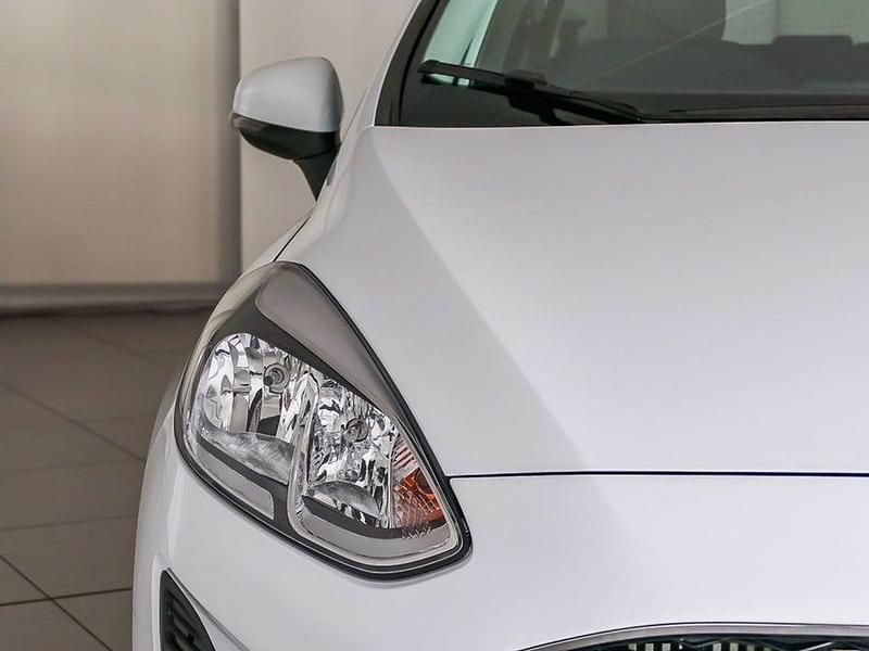 Usata Ford Fiesta 101 CV (74 kW) 2018 Bianco Utilitaria