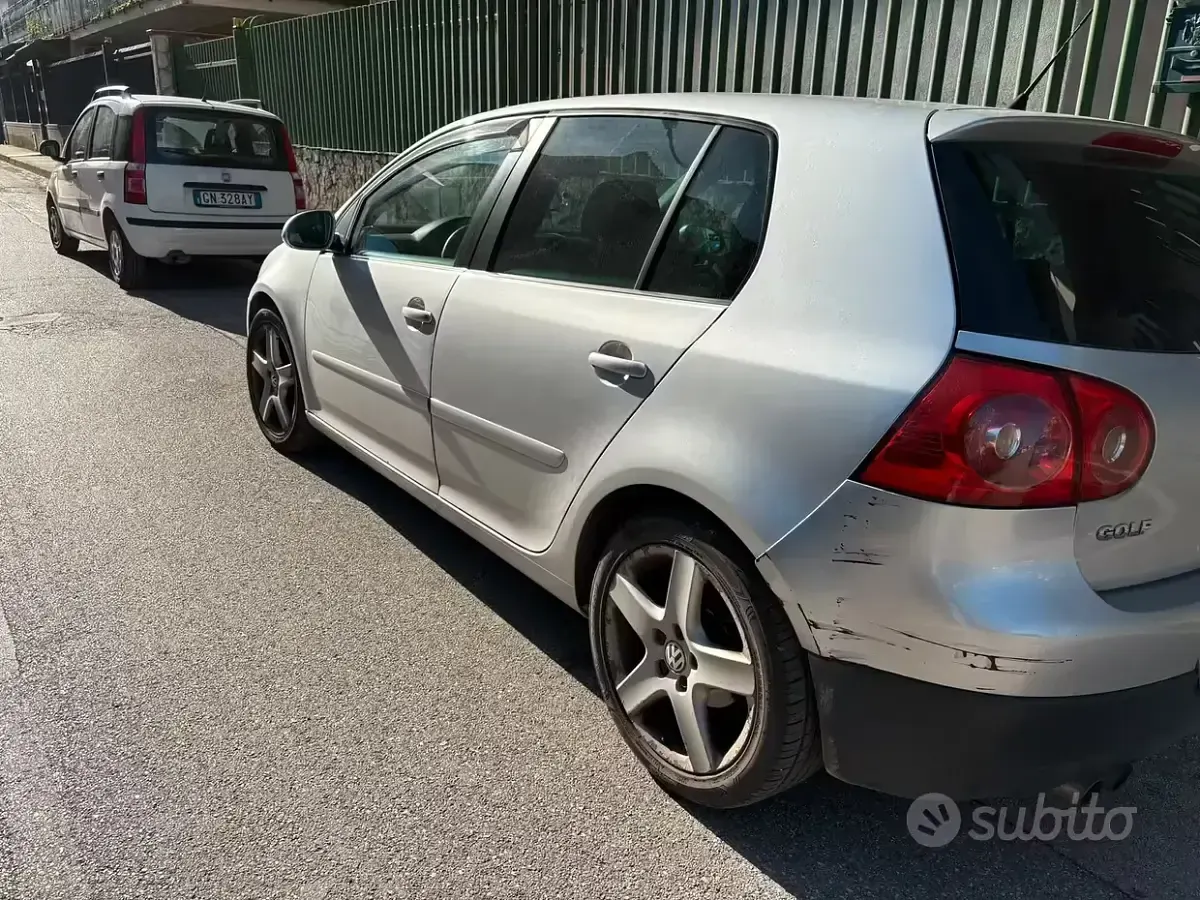 Usata VW Golf V 140 CV (102 kW) 2007 Grigio Berlina