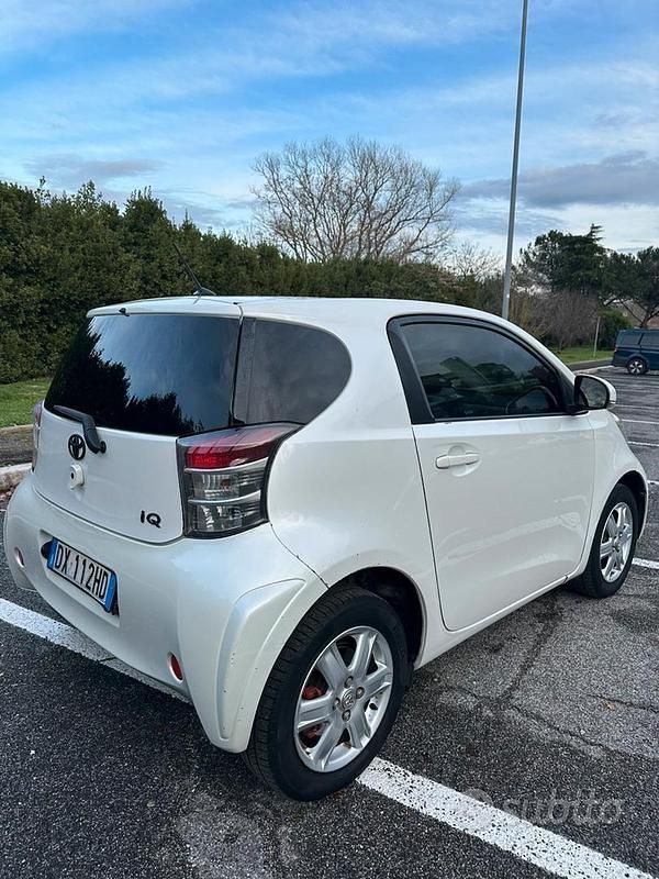 Usata Toyota iQ 68 CV (50 kW) 2009 Bianco Utilitaria