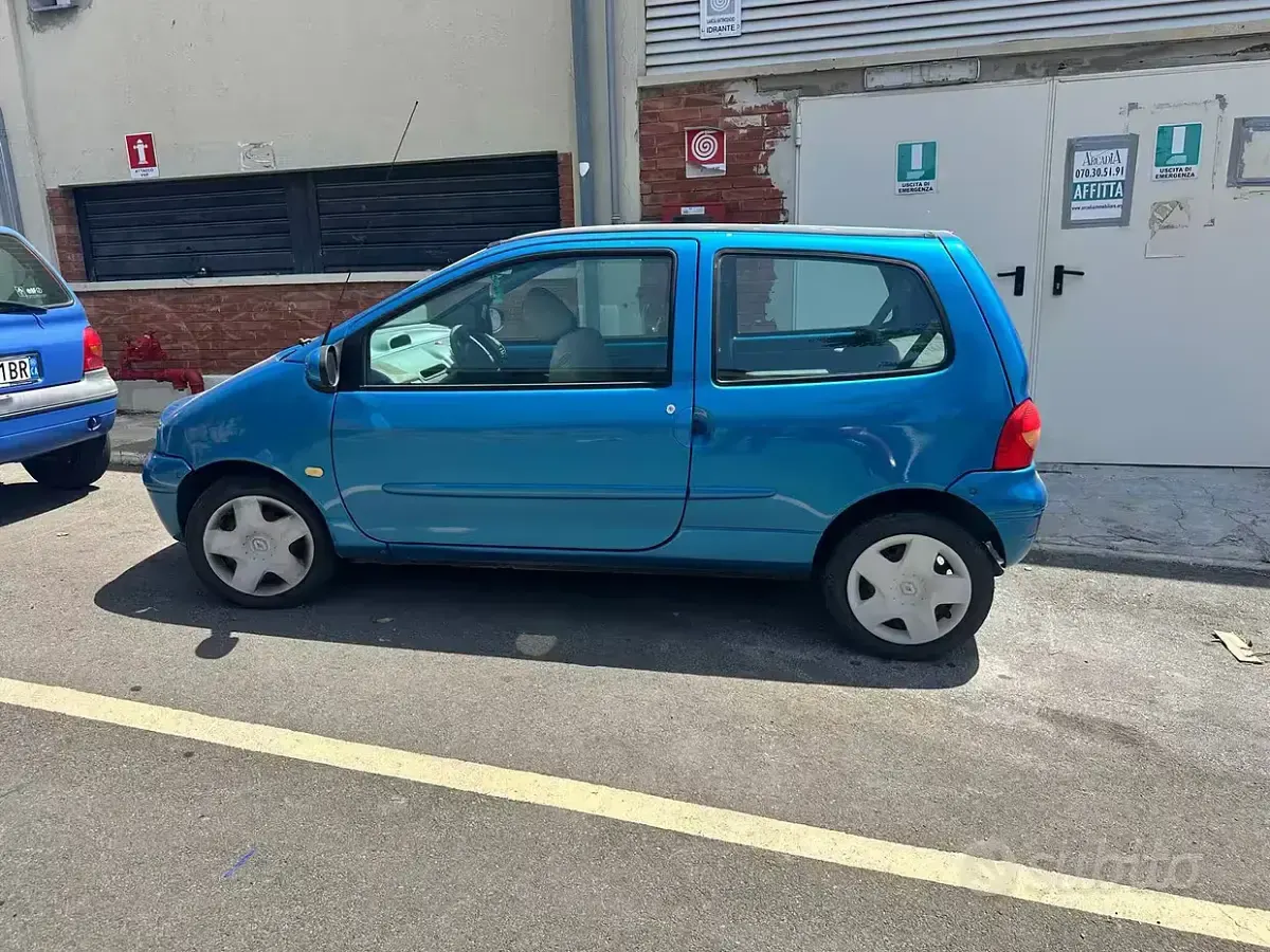 Usata Renault Twingo 58 CV (42 kW) 2004 Bluazzurro Utilitaria