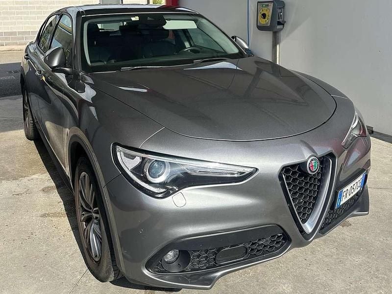 Second-hand Alfa Romeo Stelvio Executive 179 CP (131 kW) 2018 Gri SUV
