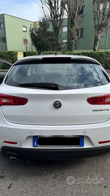 Usata Alfa Romeo Giulietta Super 120 CV (88 kW) 2017 Bianco Utilitaria